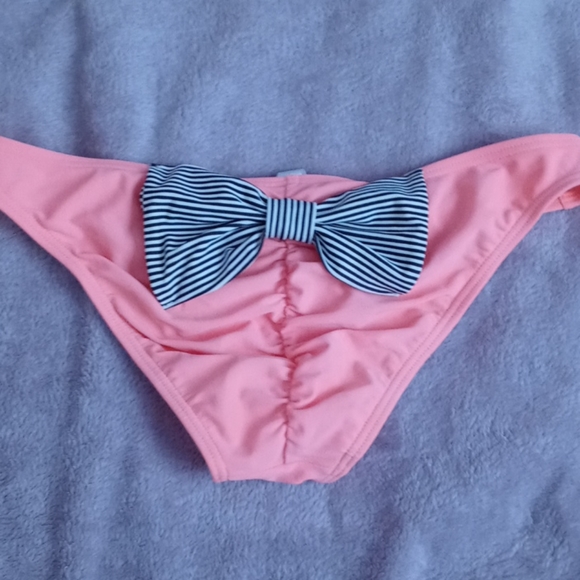 Bikini - Picture 5 of 6